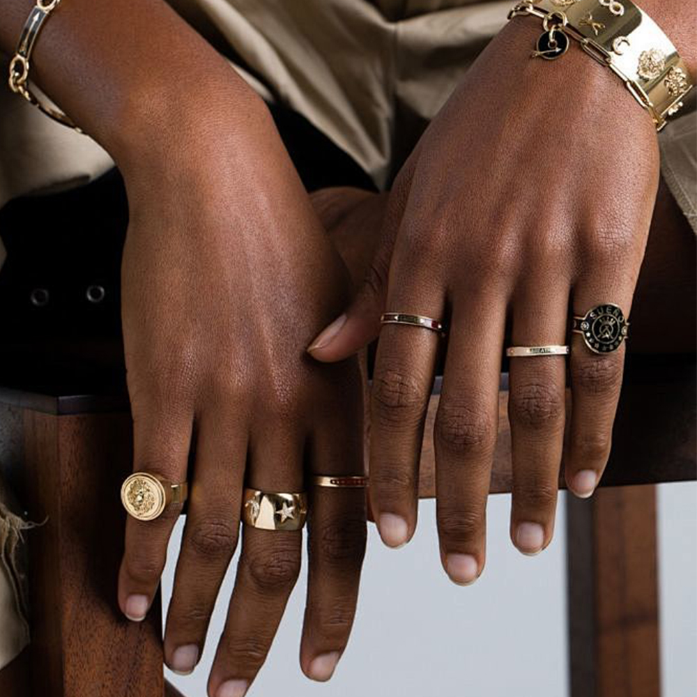 Wearing multiple rings on different fingers